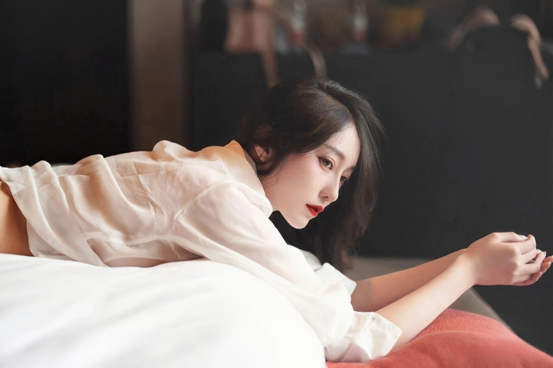 内蒙古二连浩特铁路口岸今年通行中欧班列突破2000列